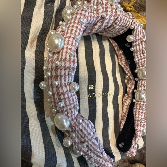 Gently Used Lot
Lele Sadoughi Green and Blue Hair Accessories Collection - Picture 4 of 10